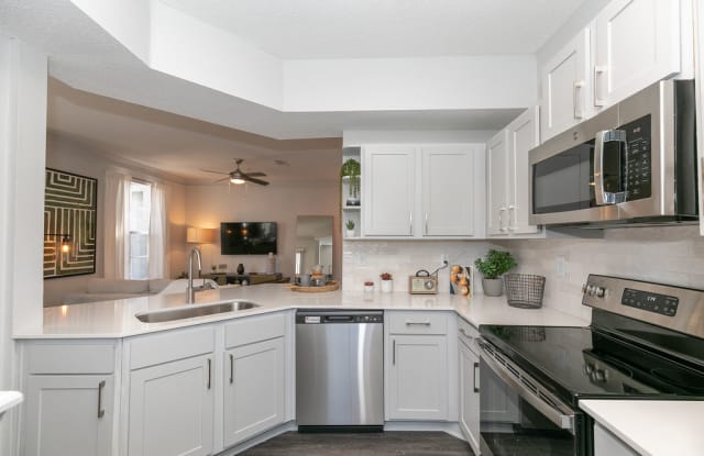 Deerfield Village Apartments Gallery 3