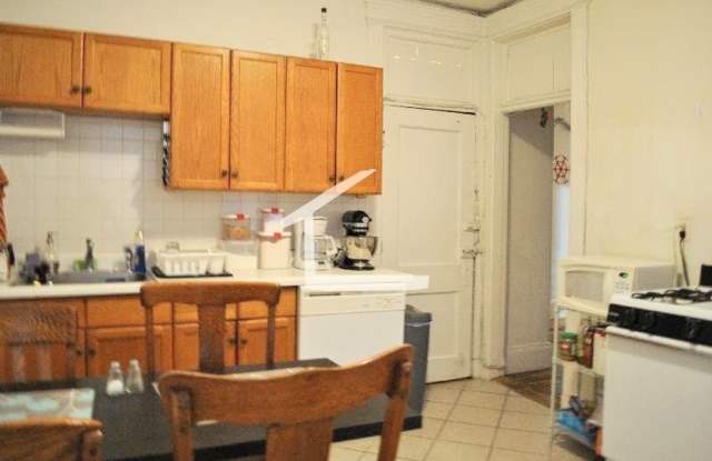 1-bed Split or 1-Bed with Living Room; Heat/HW Incl Gallery 4