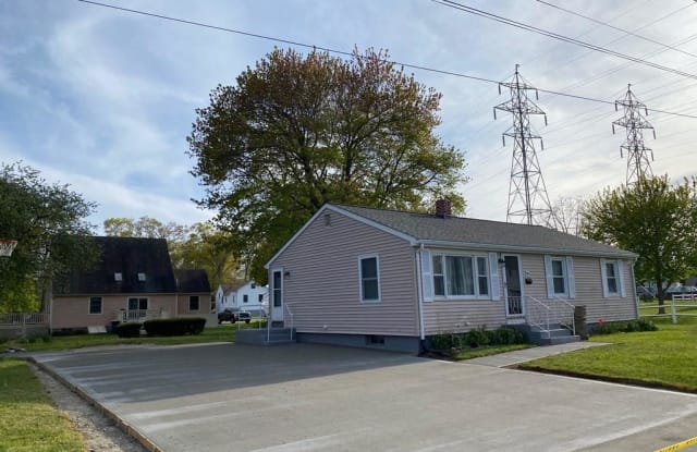 91 MASON AVE - 91 Mason Avenue, Somerset, MA 02726