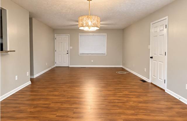 Beautiful 2-Bedroom, 2-Bath Condo in Governors Court Gallery 4