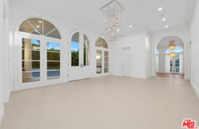 475 Martin Lane Gallery 3