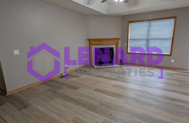 3-Bedroom, 2-Bath Home with Open Floor Plan, Fenced Yard & Fireplace — Republic, MO Gallery 3