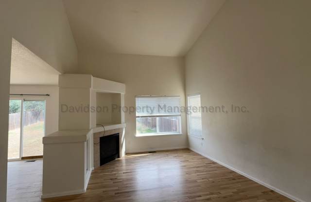 Charming 3 Bedroom House in Stetson Hills Gallery 3