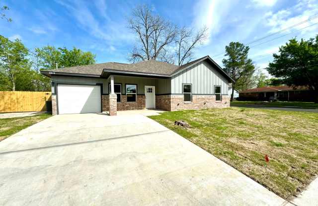 3415 Henderson St. photos photos