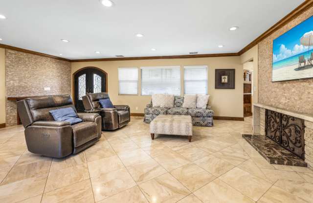 401 Holmwood Dr Gallery 2