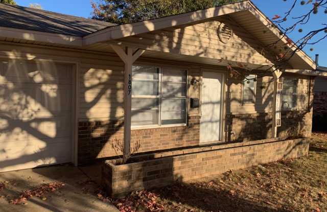 1807 Cambridge Street - 1807 Cambridge Street, Springdale, AR 72762