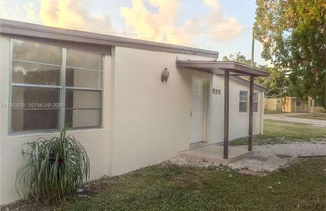 1530 NW 11th Ct photos photos