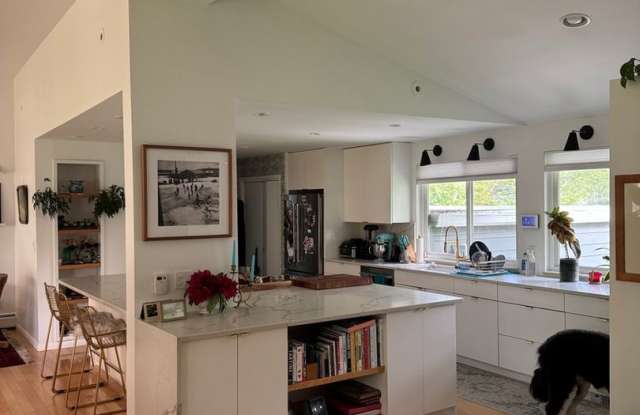 large modern home with big backyard, peaceful neighborhood, close to campus photos photos