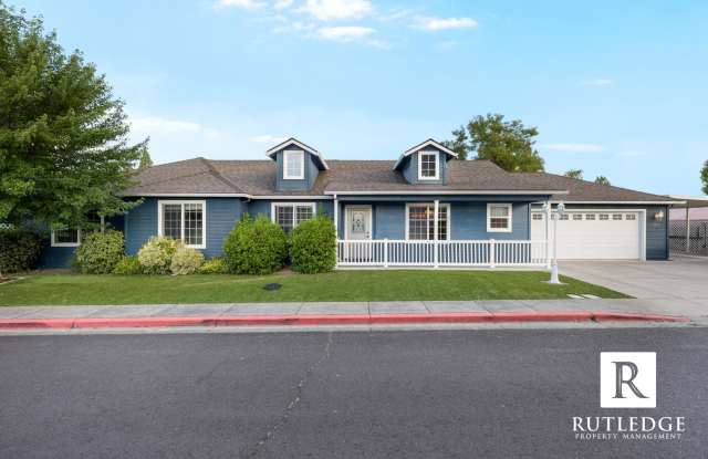 3 Bedroom + Office in Central Point! photos photos