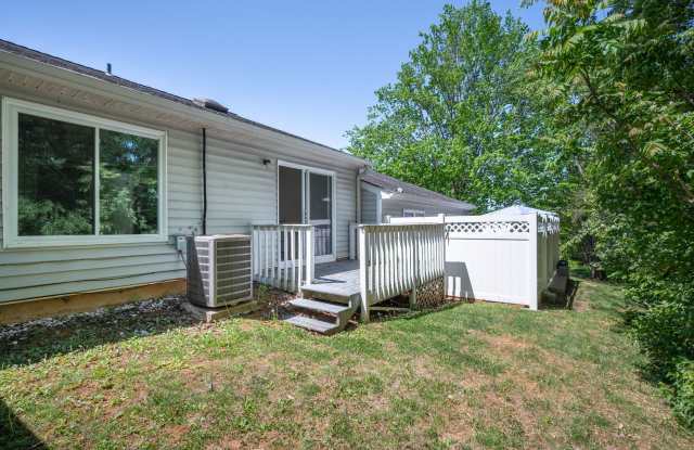 2 Bed, 2 Bath Renovated Townhouse – Single-Level Living – $1,600/month Gallery 3