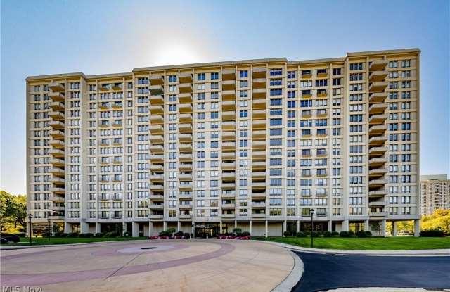 1 Lakeshore Boulevard photos photos