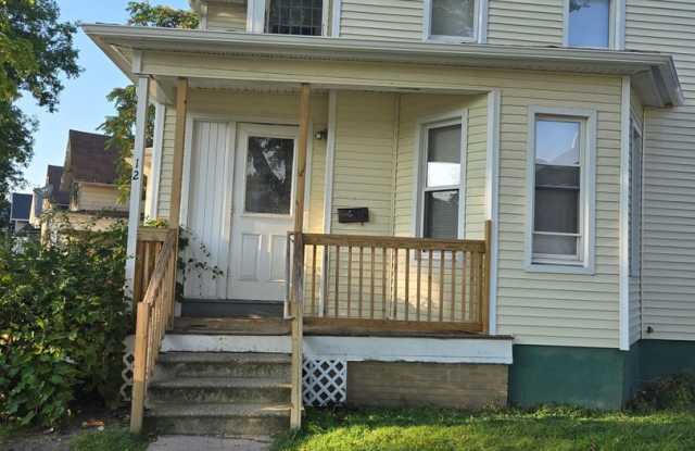 Charming 3BR Duplex in Rochester - 12 Jones Avenue, Rochester, NY 14608