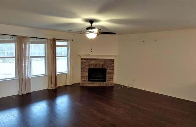 300 Highland Fairway Lane Gallery 3