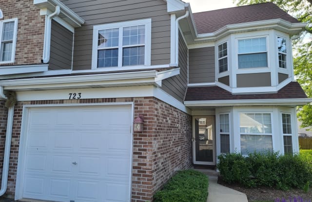 723 KINGSBRIDGE Drive - 723 Kingsbridge Drive, Carol Stream, IL 60188