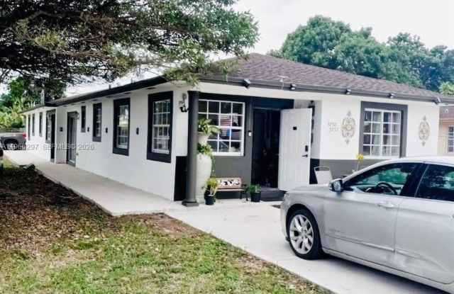 3252 NW 94 ST photos photos