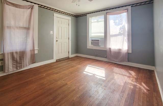 Large 2/1 Garage Apt on Flowers Gallery 4
