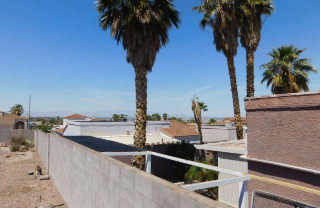GORGEOUS SINGLE STORY WITH MANY UPGRADES*3 BEDROOMS*SPARKLING POOL AND SPA! Gallery 3