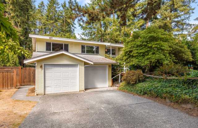 Spacious Redmond Split-Level with Dual Living Spaces photos photos Spacious Redmond Split-Level with Dual Living Spaces photos photos