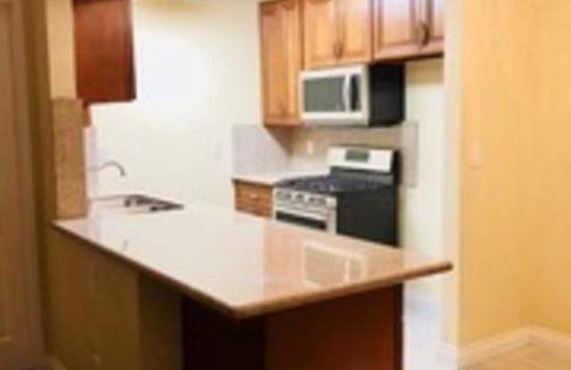 1726 WINONA Gallery 3