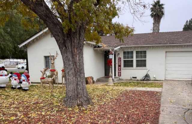 2 Bedroom, 1 Bath Home for Rent on a HUGE Lot! photos photos