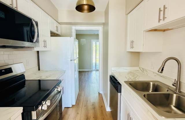 5 Almond A - 5 Almond Court, Savannah, GA 31408