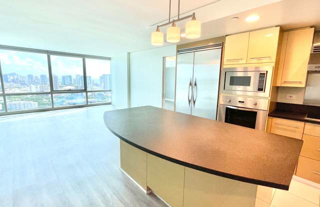 LUXURY DOWNTOWN PENTHOUSE w/ PANORAMIC VIEWS! 2 BED 2 BATH 2 PARKING photos photos