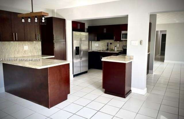 7425 SW 118th St # 7425, Pinecrest, FL 33156 photos photos
