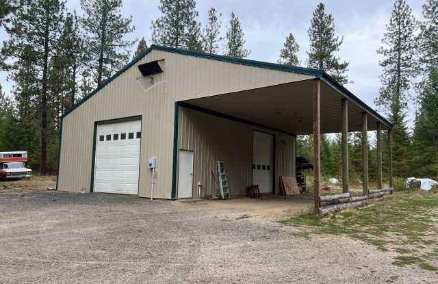 Available Now! North Deer Park - 3 bedroom, 2 bathroom Single Family Home on 10 Acres! Gallery 1
