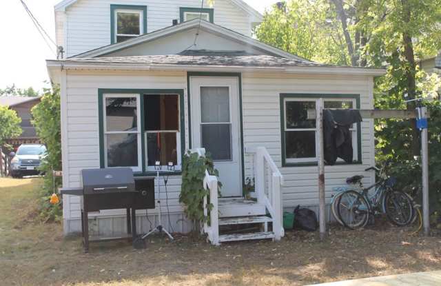 3 Bedroom, 1 Bathroom - Prime Water Street Location Gallery 3