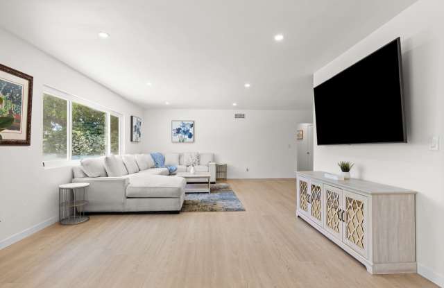 9038 Whitaker Ave photos photos