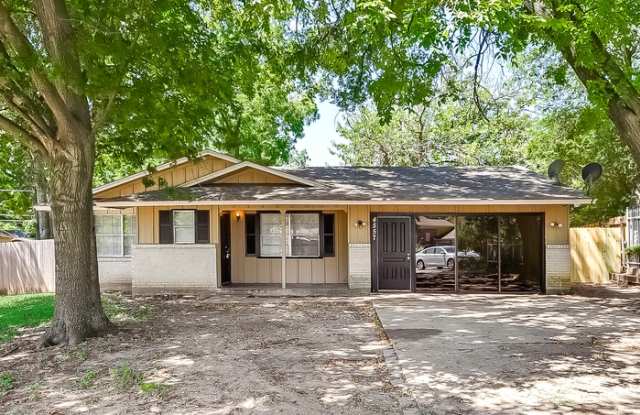 4557 Lynnacre Circle Gallery 2