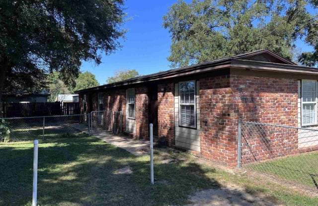 6015 Nashville Ave - 6015 Nashville Avenue, Bellview, FL 32526