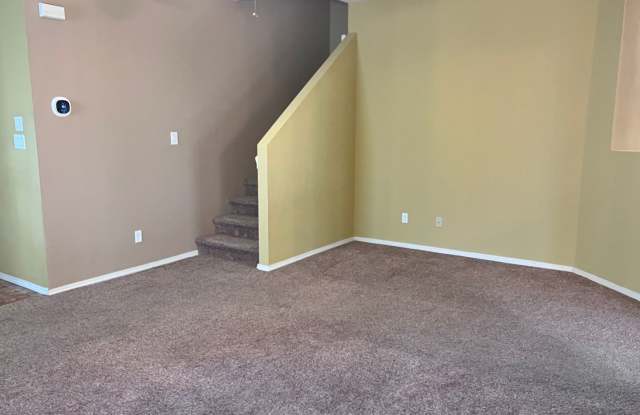 Great Location!! 4 Bedroom, 2.5 Bath, Formal Dining area, 2 Car Garage Gallery 4