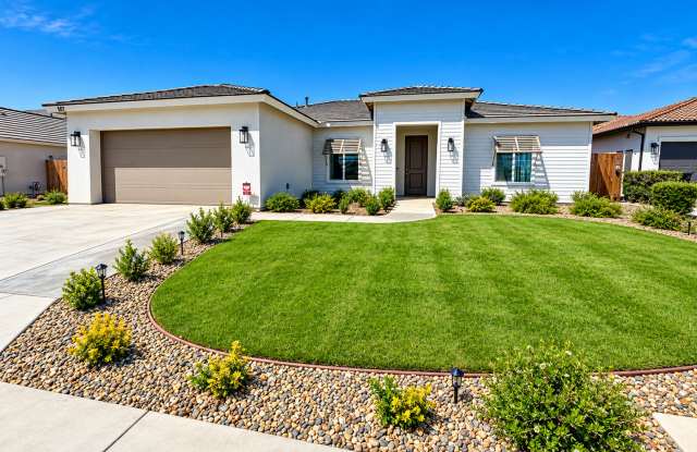 Your dream home awaits! Experience the cozy charm of this beautiful Bakersfield residence! Gallery 1