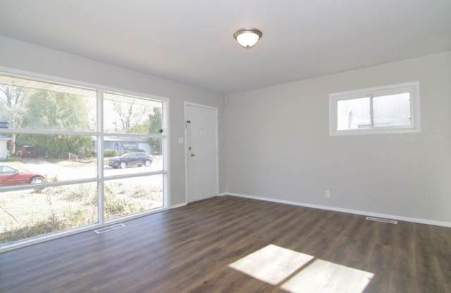 4950 North Kitley Avenue Gallery 3