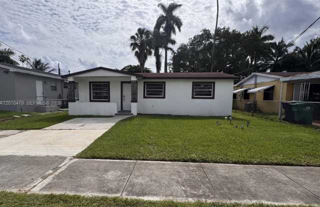 256 NW 82nd Ter photos photos
