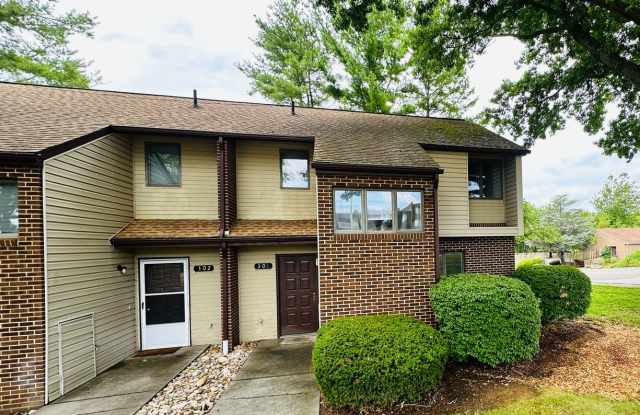 3 Bedroom 2.5 Bath Townhouse Gallery 3