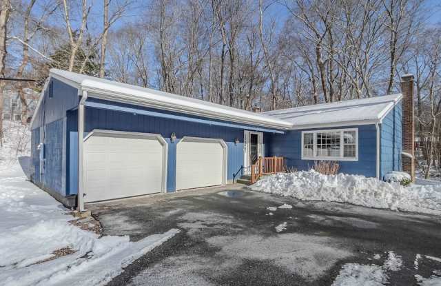 Spacious 4BR/2.5BA/2Car Garage Home with Finished Basement  Hardwood Floors – Gales Ferry - 15 Bobwhite Trail, New London County, CT 06335