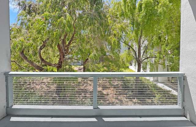 Light-Filled 1-Bedroom with Modern Kitchen and Private Balcony photos photos