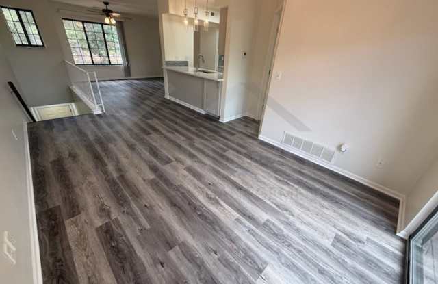 1560 Meadowside Drive Gallery 2