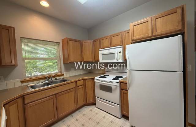 Beautiful South Hill Duplex with Garage! Gallery 4