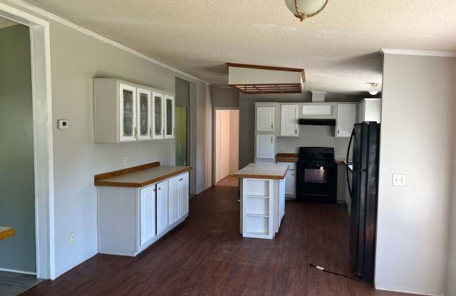 Nice 3 Bedroom 2 Bath Available Now! Schedule your tour and Apply today! Gallery 4