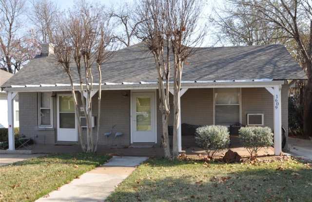 1609 Virginia Place - 1609 Virginia Place, Fort Worth, TX 76107