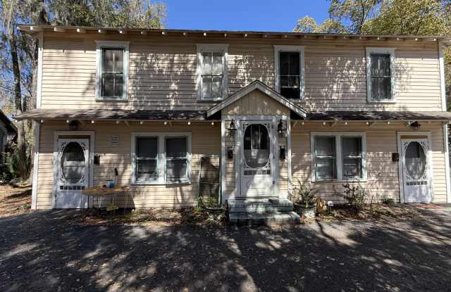 824 East University Avenue - 1 photos photos