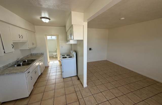 311 E. McElhaney Avenue Apartments photos photos