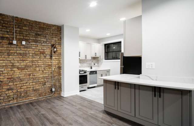 1066 W Glenlake Ave photos photos