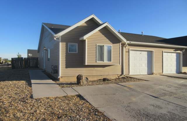 Move-in Discount!! 3 Bedroom 2 Bath Twin Home in Cedar Willows photos photos