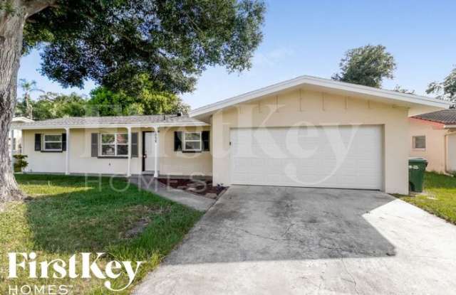 1998 Cove Drive - 1998 Cove Drive, Largo, FL 33774