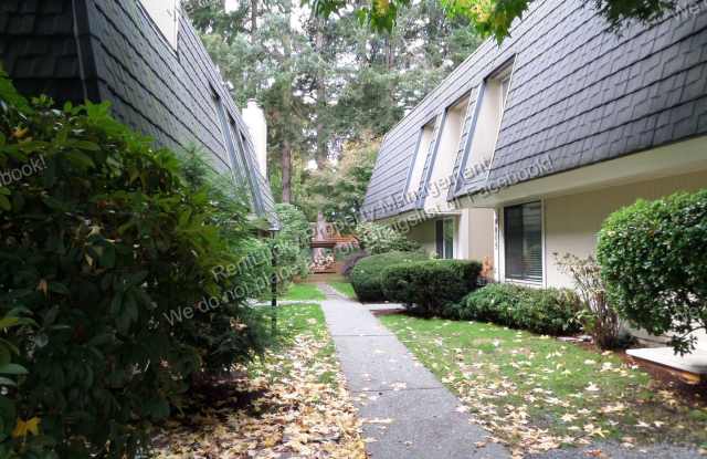 Super-Cute Updated 2-Bedroom Condo in Lovely Kirkland Community!! - 9805 Northeast 124th Street, Kirkland, WA 98034