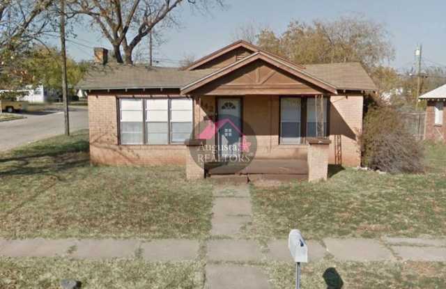 Fantastic 2 Bedroom-North East Abilene Gallery 1